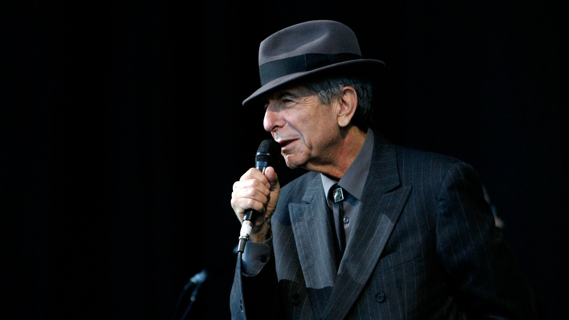 Leonard Cohen: Live in London Background