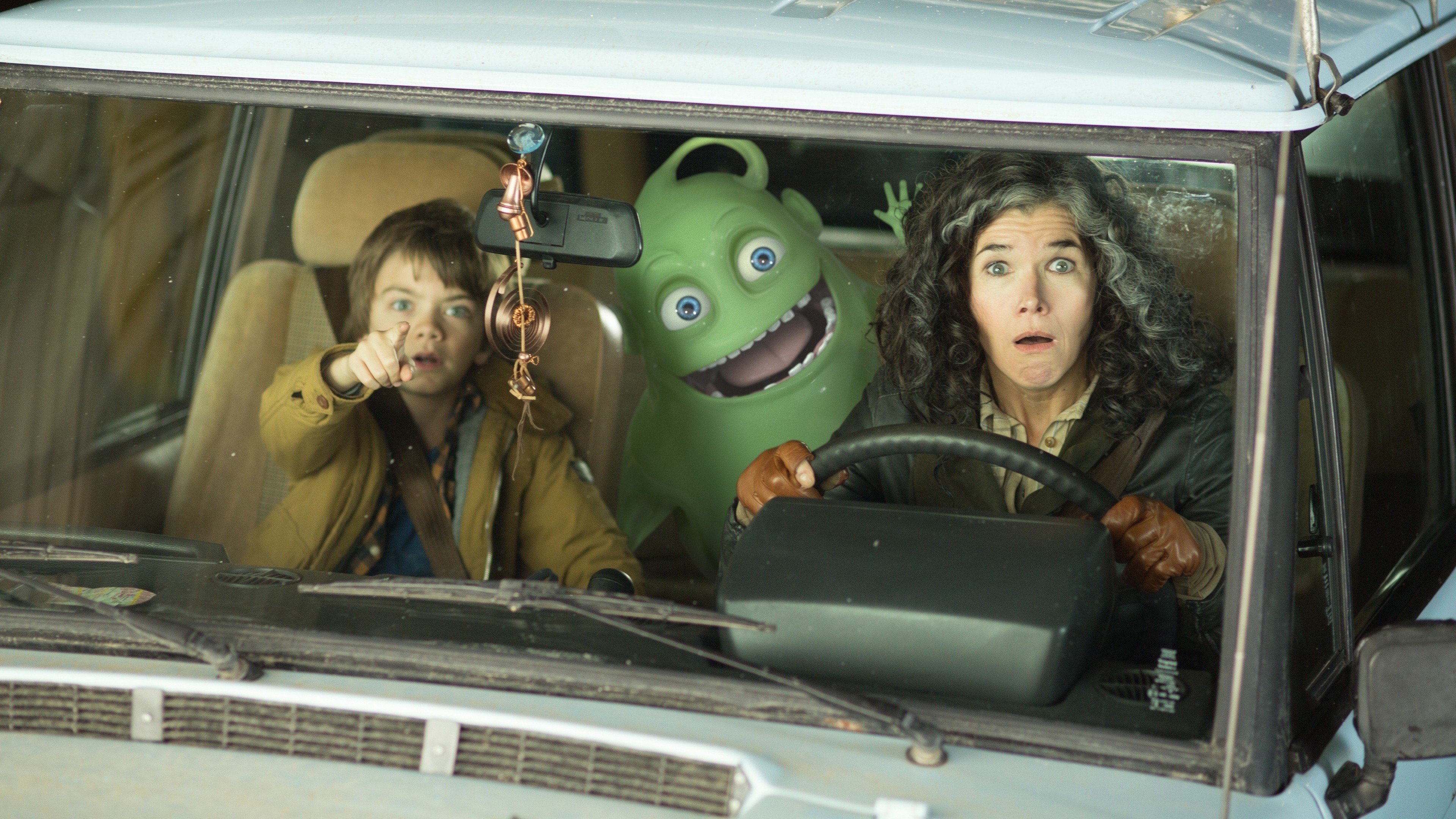 Ghosthunters: On Icy Trails Background