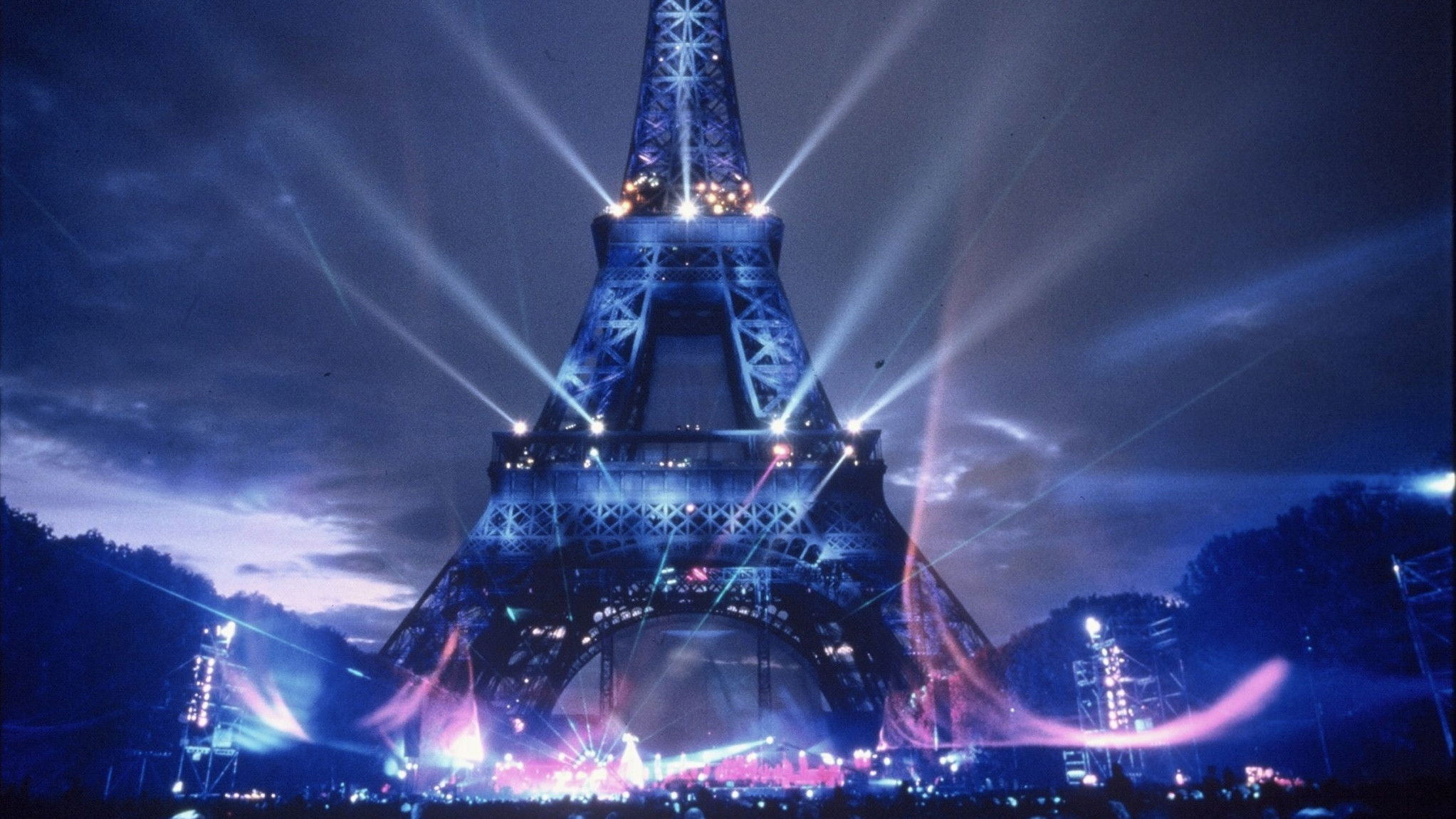 Jean Michel Jarre: Concert pour la tolérance Background