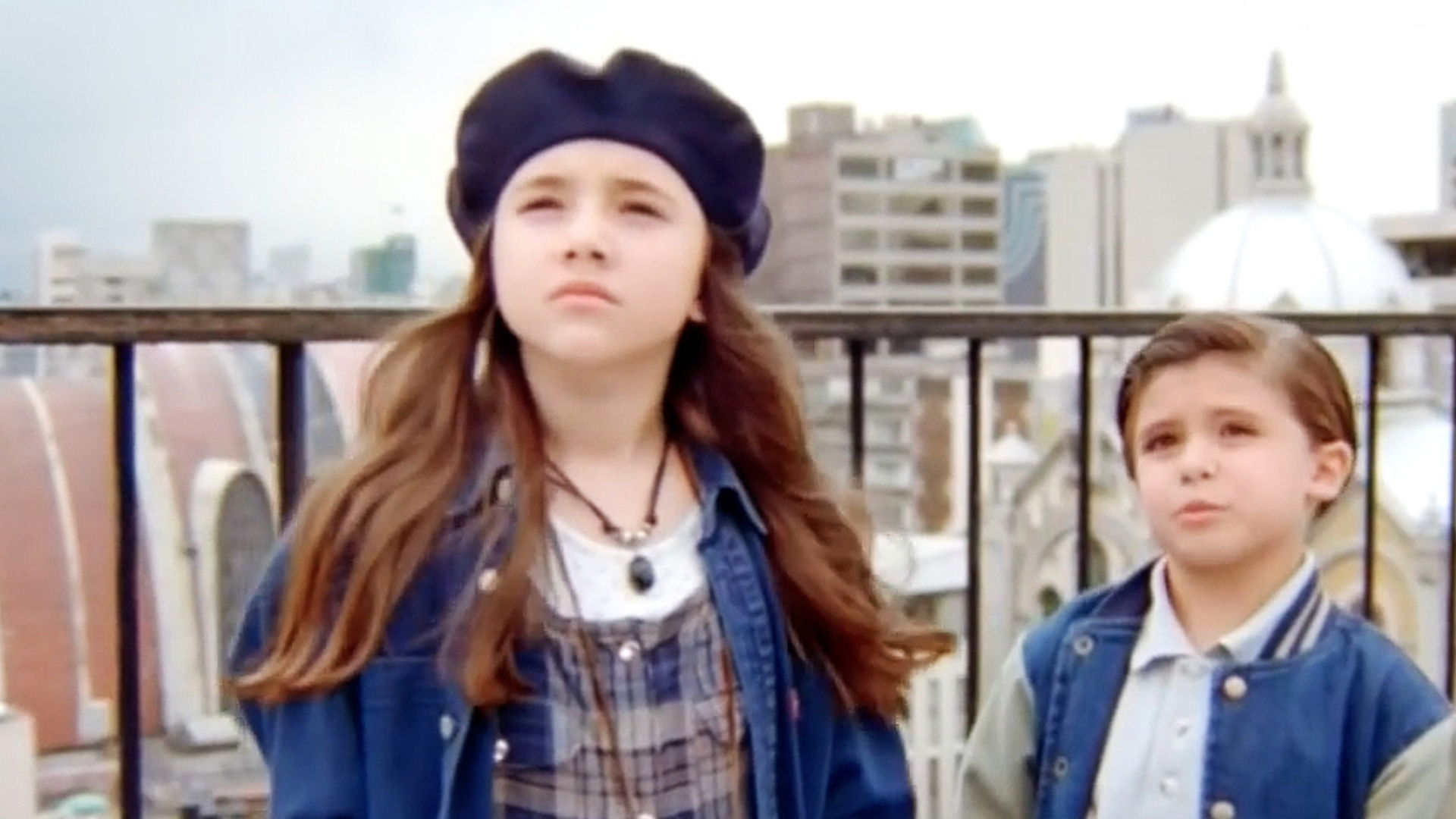 Elisa antes del fin del mundo Background