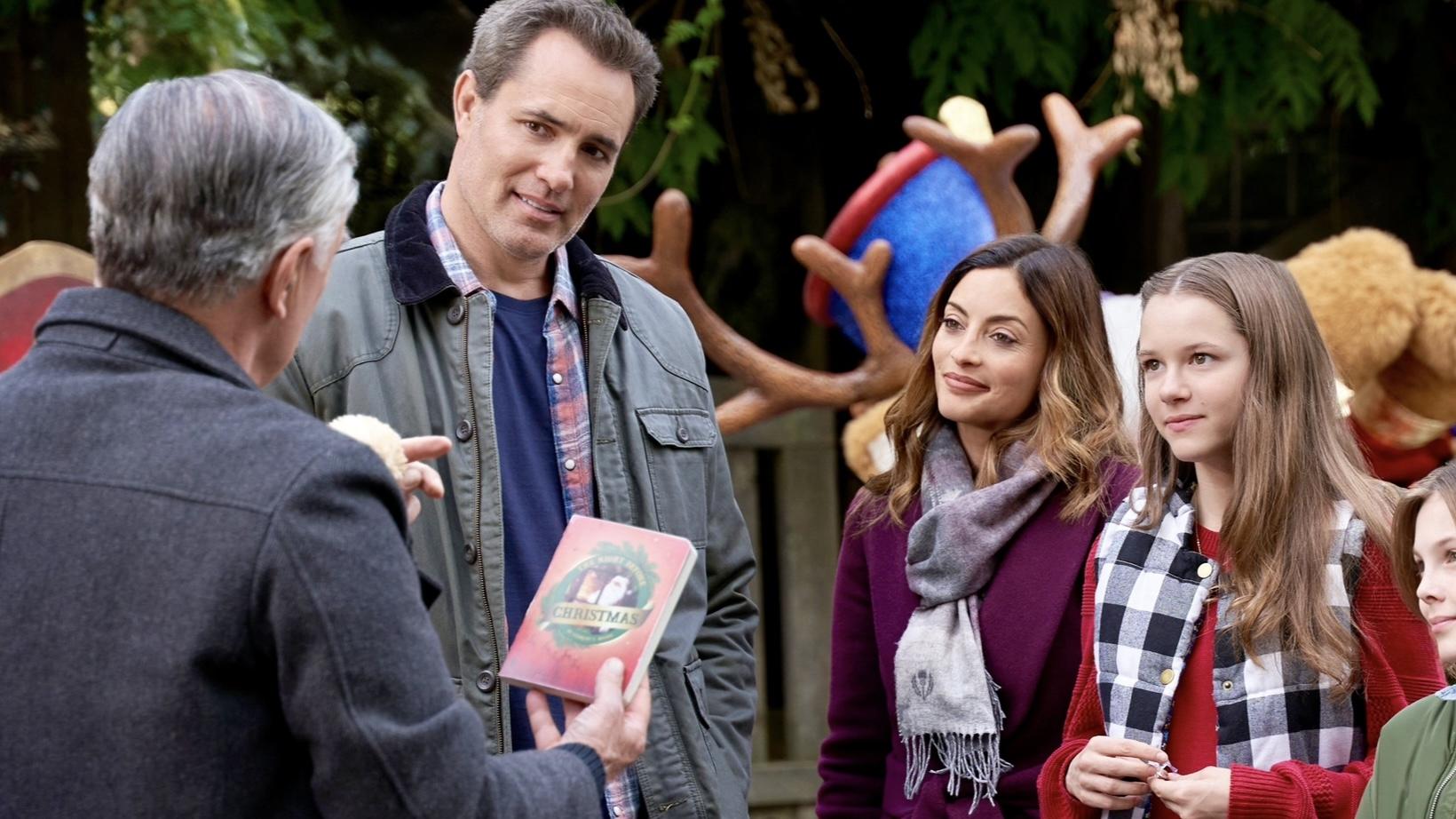 Mystery on Mistletoe Lane Background