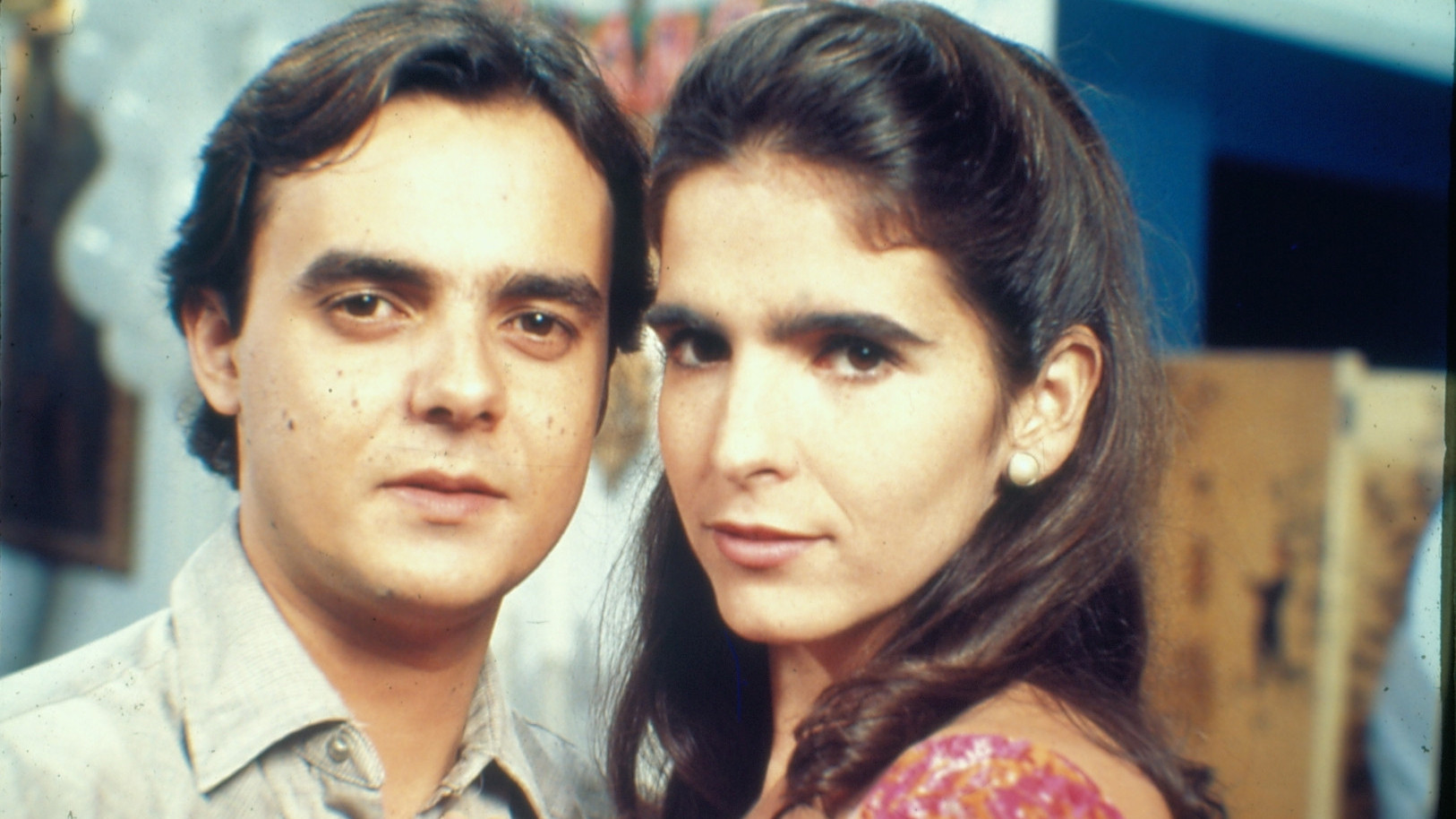 Anos Rebeldes Background