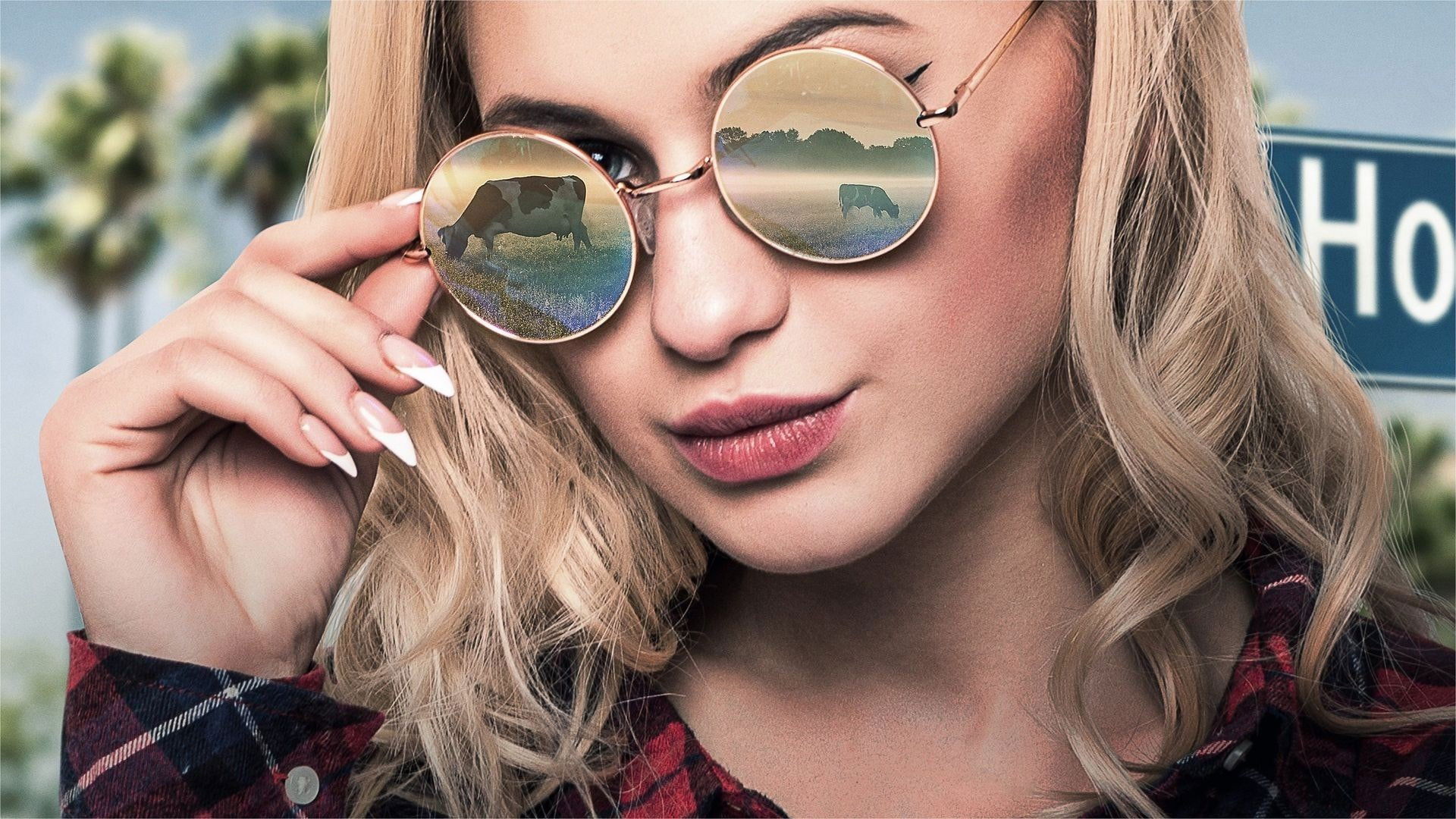 True Confessions of a Hollywood Starlet Background