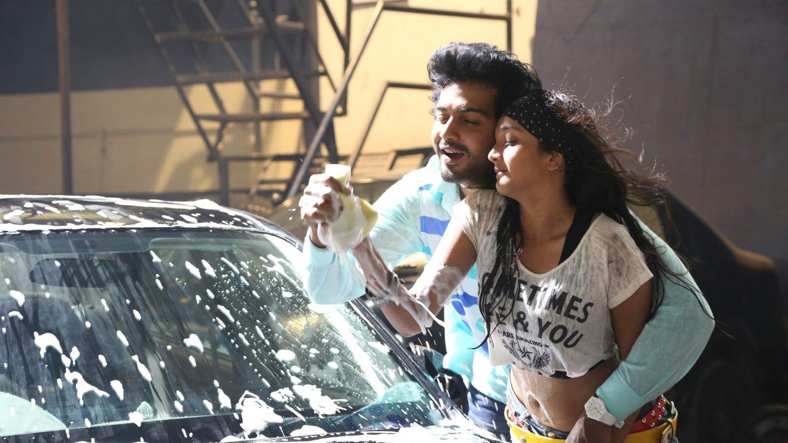 Aayirathil Iruvar Background