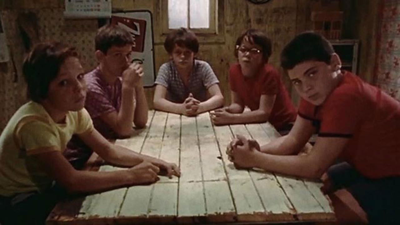 « Les Oreilles » mène l'enquête Background