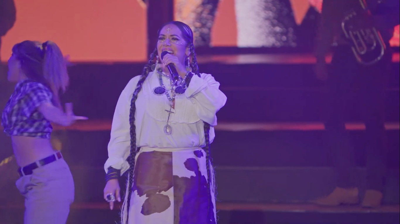 Trece Cielos: Una Noche para Ponernos al Día Background