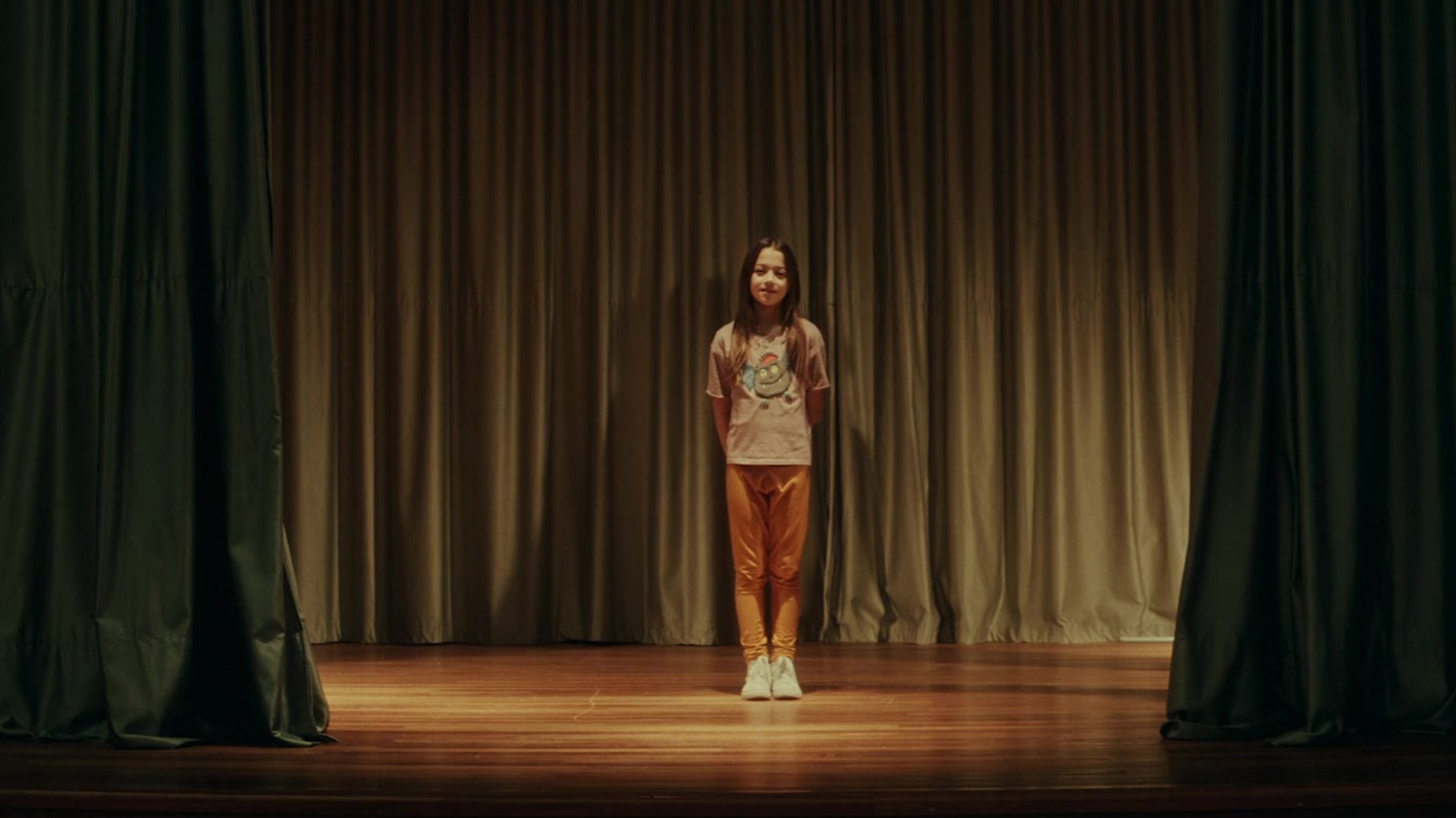 Cuatro paredes Background