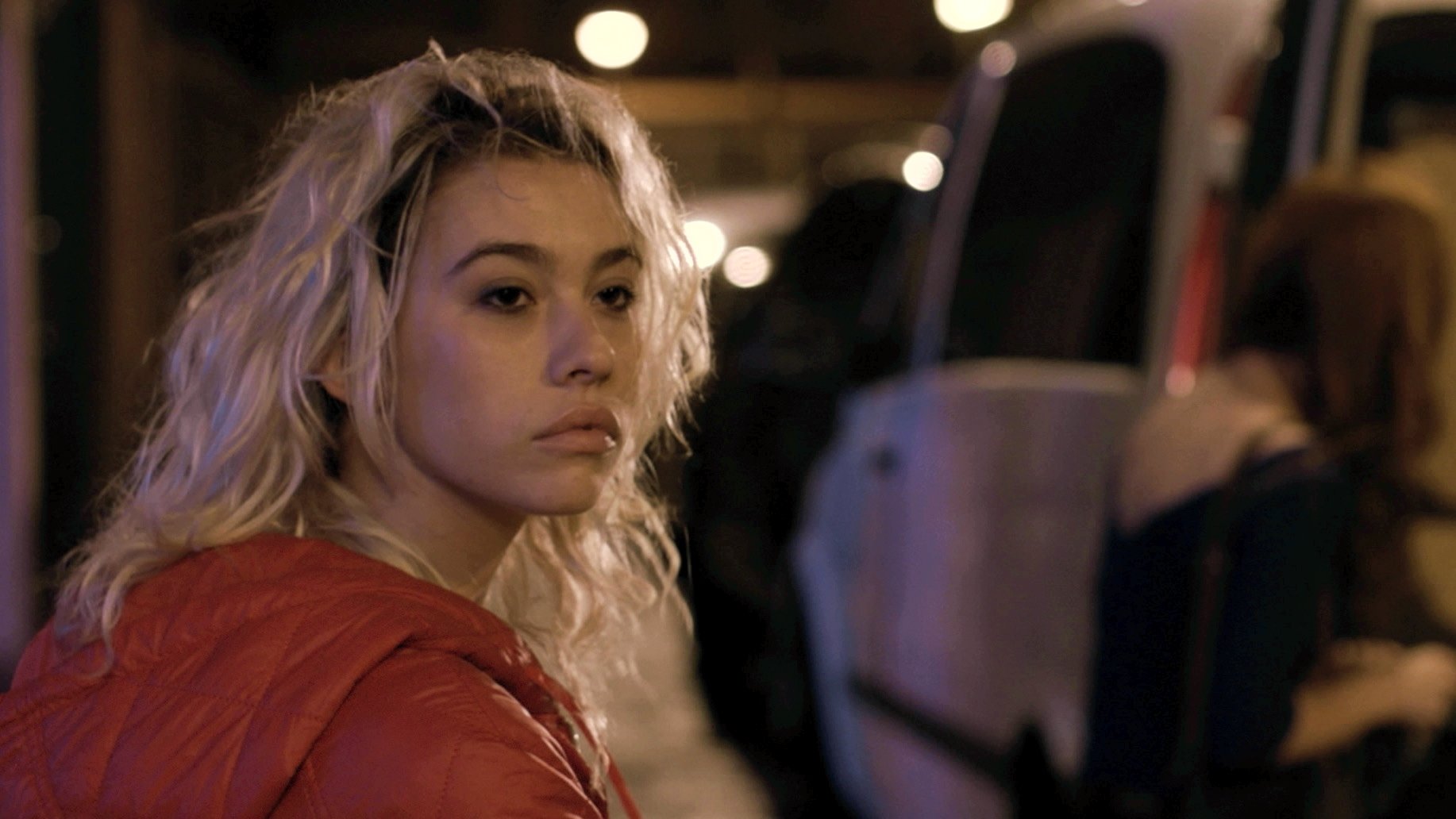 La hija de un ladrón Background