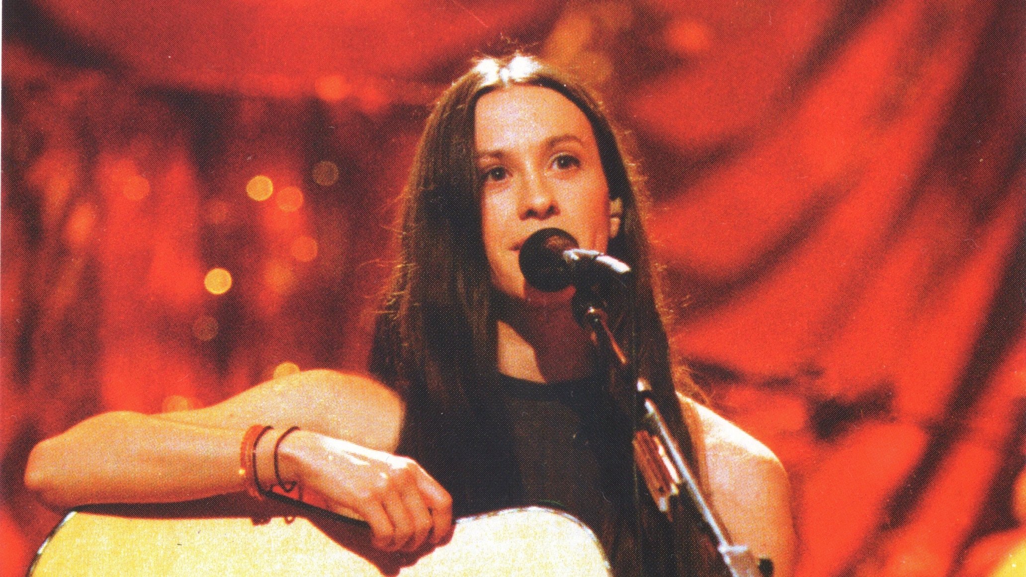 Alanis Morissette: MTV Unplugged Background