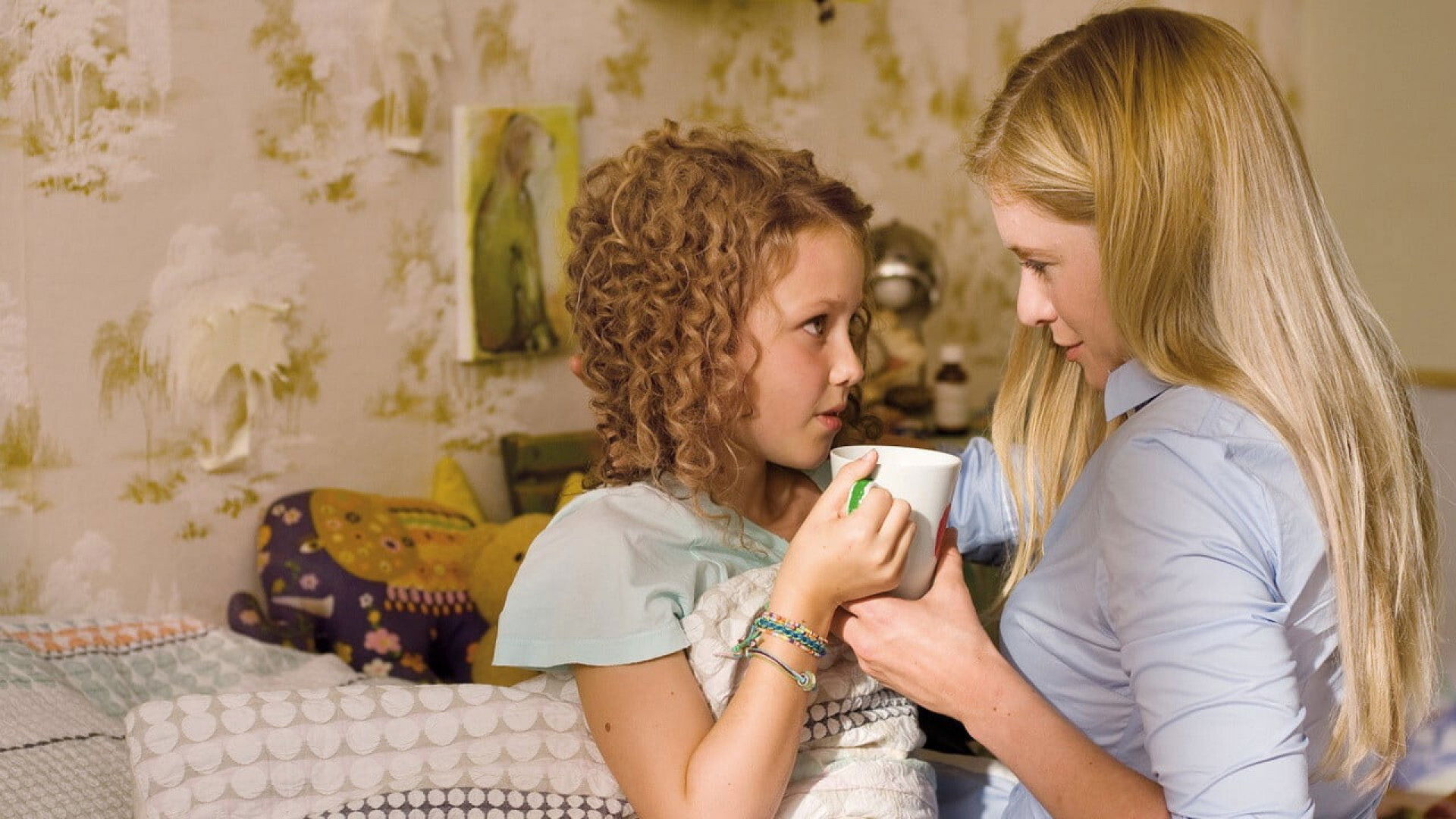 Here Comes Lola! Background