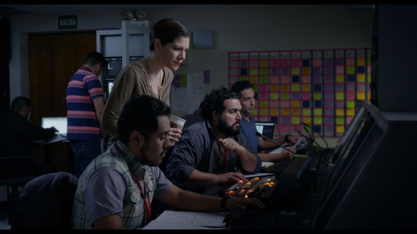 Dos Besos Background