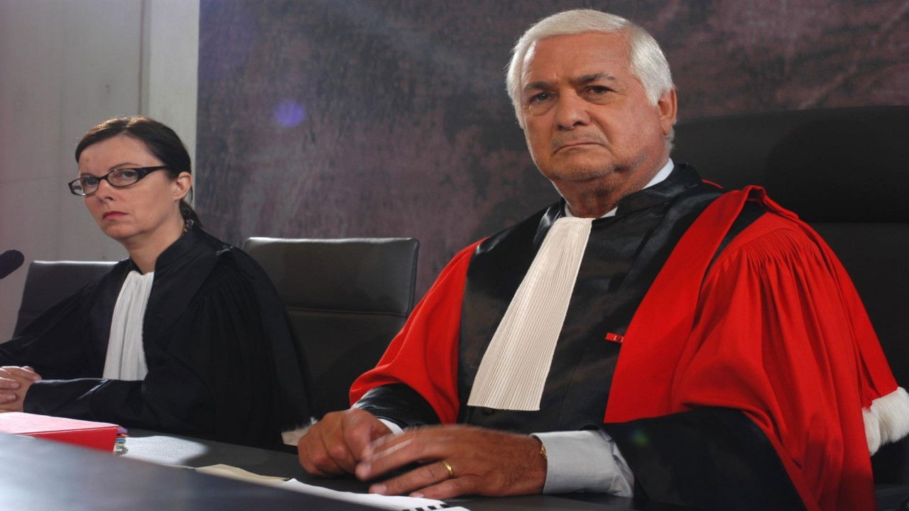 Le Président Ferrare Background