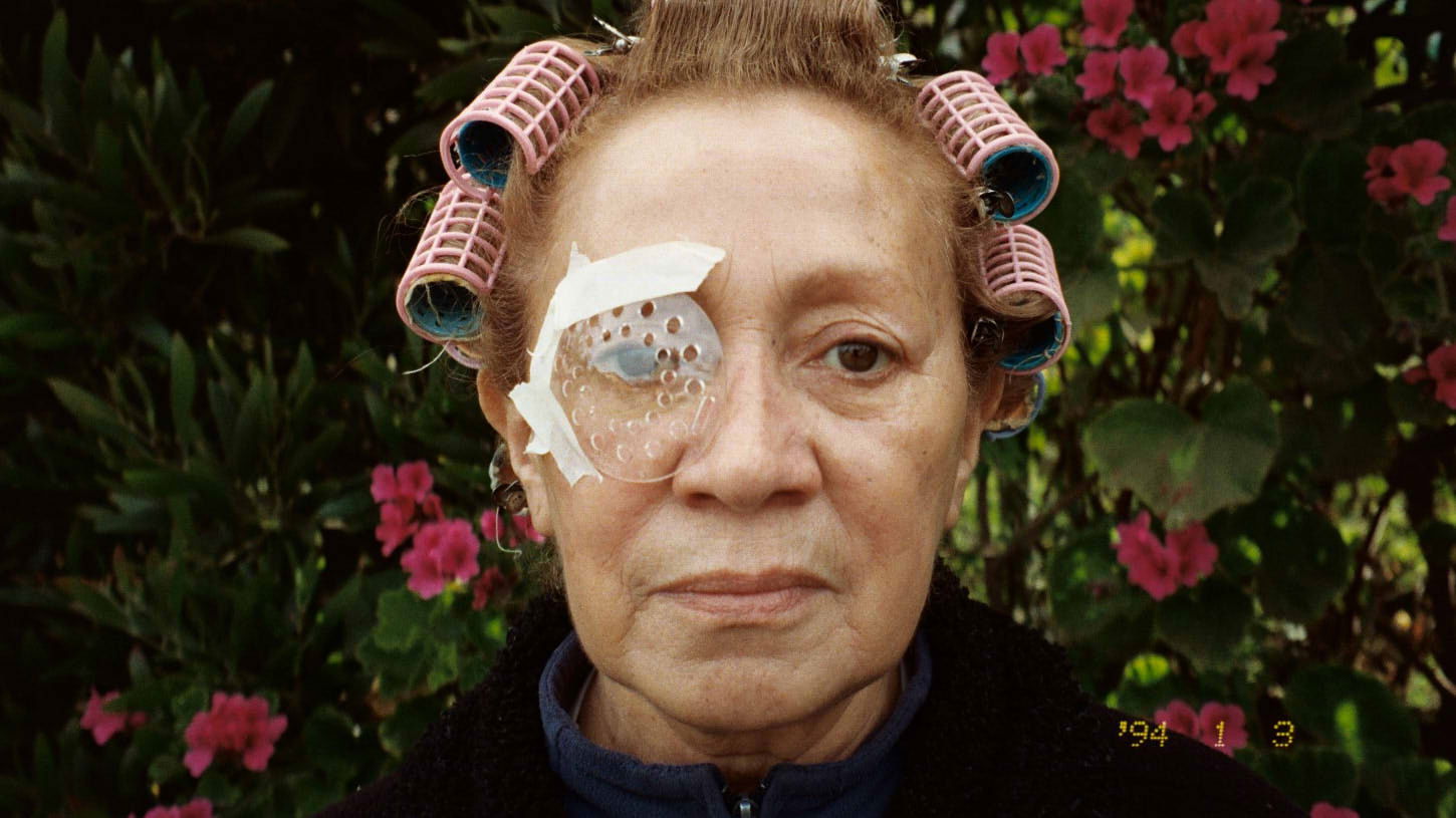 Nona. Si me mojan, yo los quemo Background