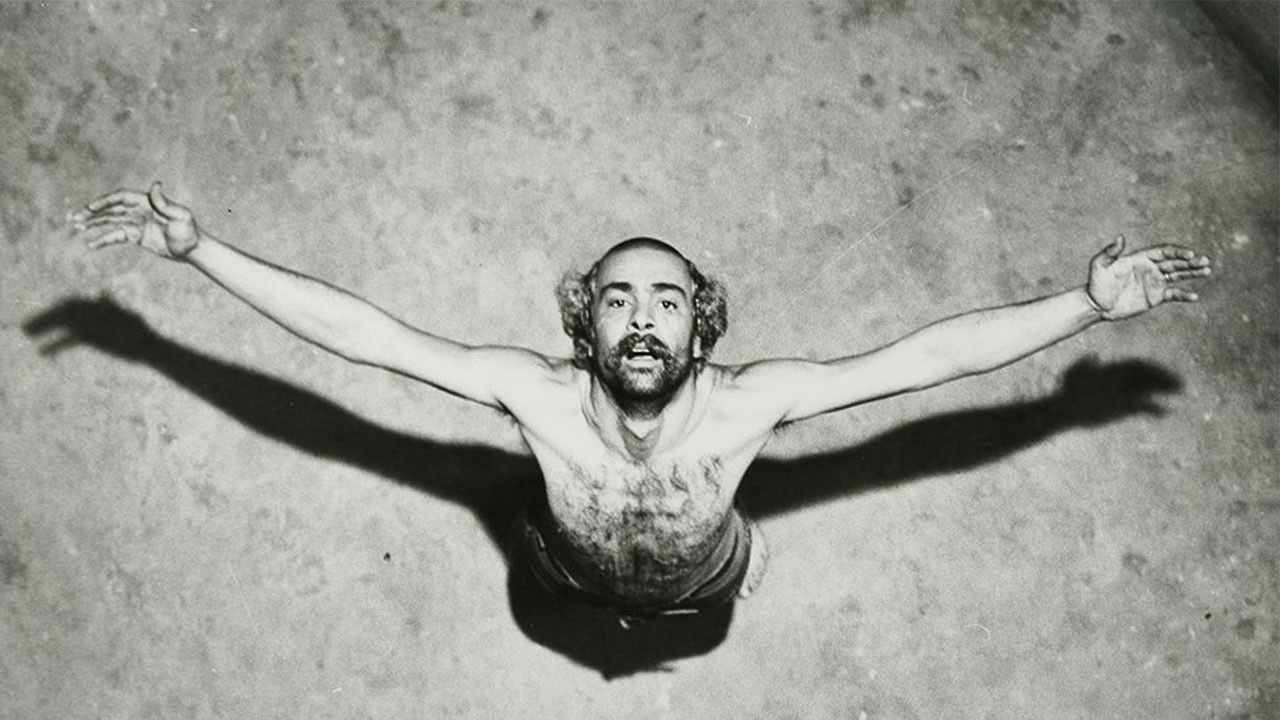 Dash Akol Background