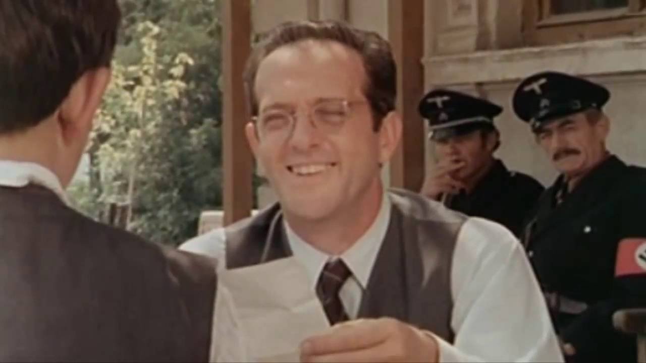 Salas u malom ritu Background